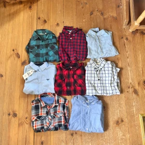 Bulk med Shortor  - Riktig fet bulk med olika shortor, det är för små för mig därför jag säljer, dem flesta är storlek 152, den minsta är storlek 140, 60kr styck eller 400kr för alla tsm🔥 de är typ 2 st som är använda resten är nya så skick 9/10 