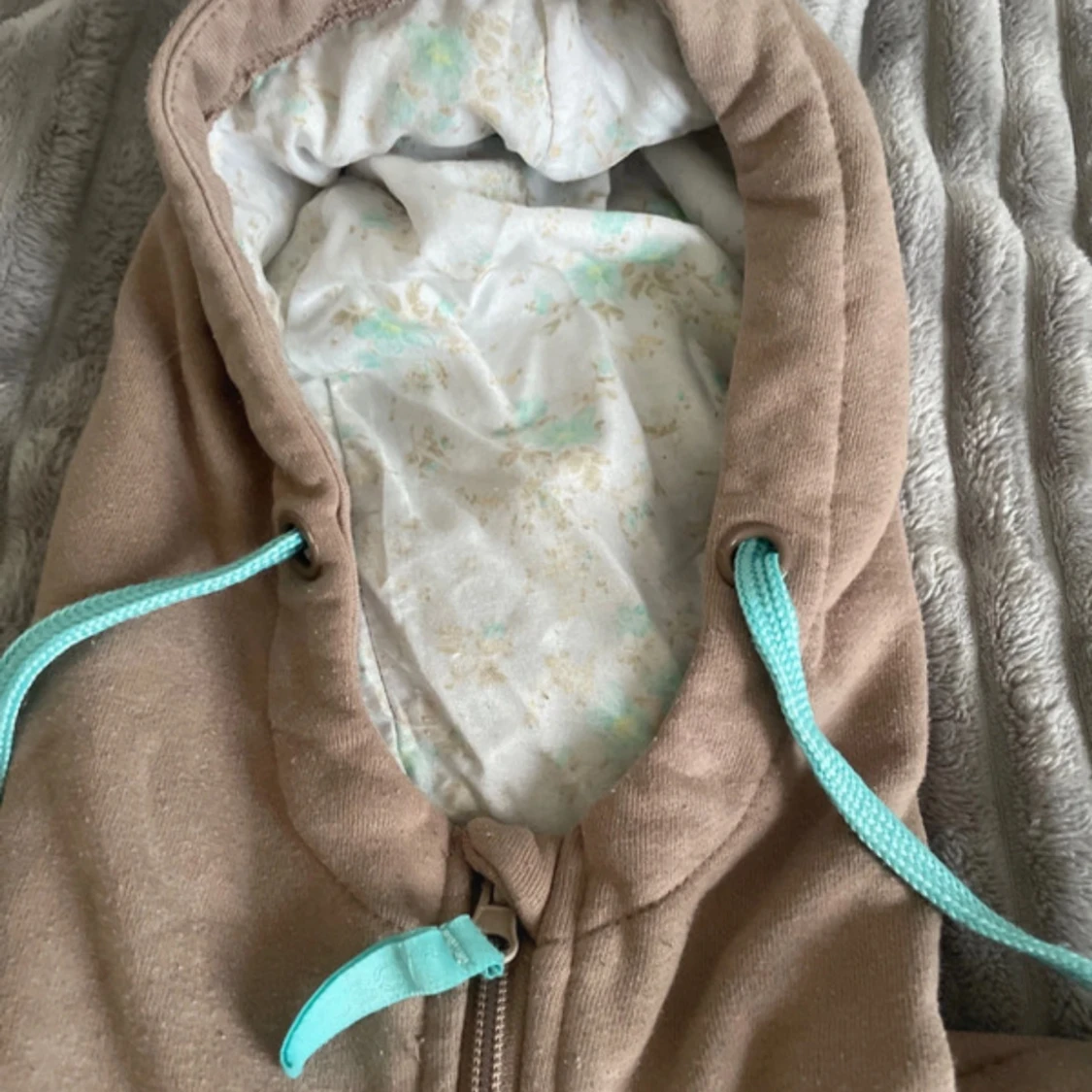 Beige hoodie från Jacson  - 1