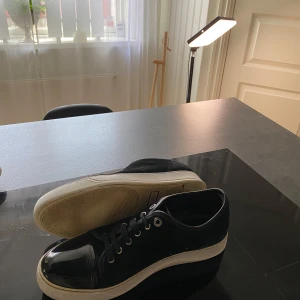 2 par skor 1 par dondups (tr@de)  - Köp inte!!! 