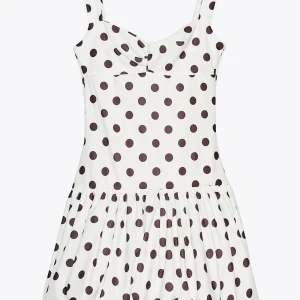 zara klänning! - säljer denna helt oanvända, slutsålda klänning från zara! Den passade tyvärr inte mig så har inga bilder på! 💞Pris går att diskutera!