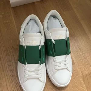 Valentino Garavani Open sneakers  - Överfeta valentinos                                  Skriv för pris