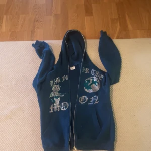 Aimforthemoon zip hood  - Fin zip hoodie alla pärlor sitter kvar, inprincip helt ny 