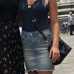 Jeanskjol från Only - Inga tecken på slitage, normal i storleken 