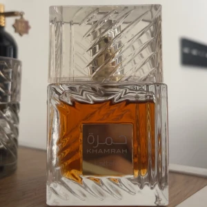 Khamrah Eau de Parfum från Lattafa - 100 ml av ren söt lyxig doft, föll mig inte smaken, köpt från notino. 98-99 ml av 100 ml kvar, helt ny i princip.