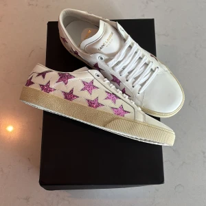 Saint Laurent court trainer leather - Skick: 9/10                    Storlek 37,5.         Pakas med i paketet, SKOR, BOX) ej dustbags och annat og 