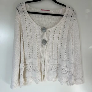 Kofta/Topp - Supersöt kofta/topp från Cubata de Paris. Passar en storlek S-M🫶 