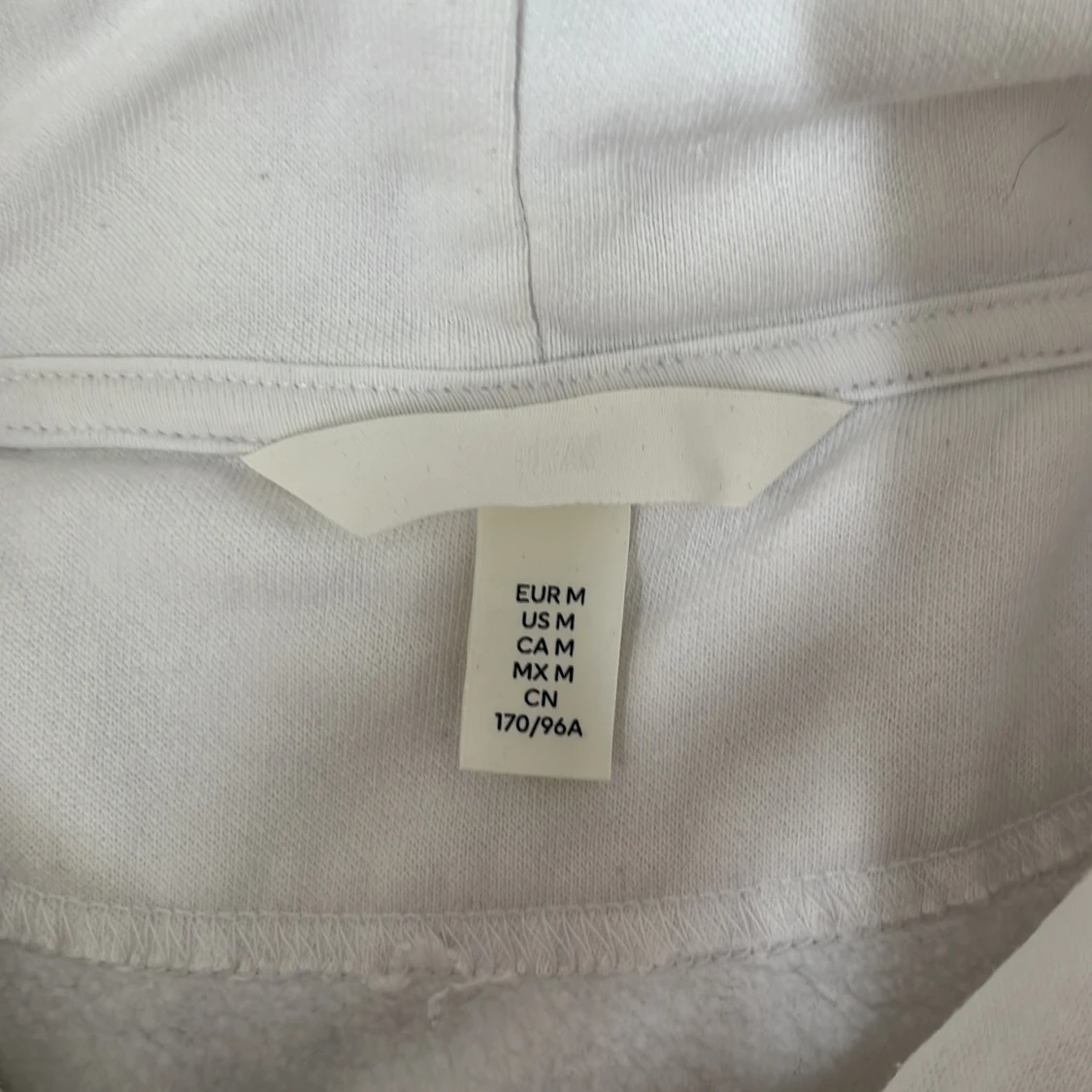 Vit hoodie från H&M i medium - 3