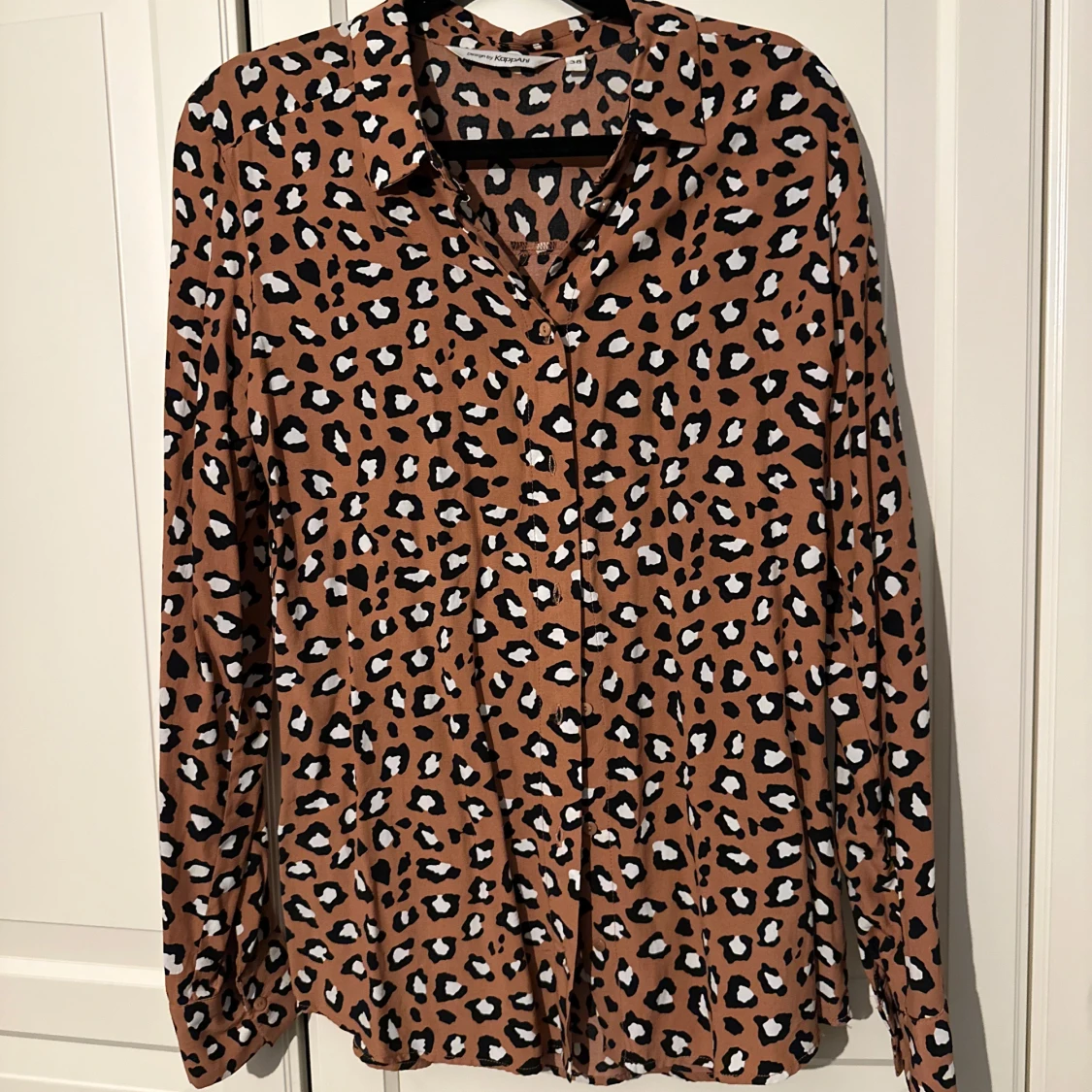 Leopardmönstrad skjorta från KappAhl 