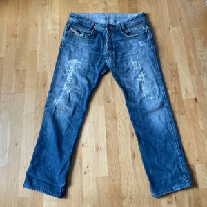 Grisch jeans - coola och sköna jeans som inte används längre. De är i okej kvalitet, lite slitna här och var.‼️SKICKA PRISFÖRSLAG‼️