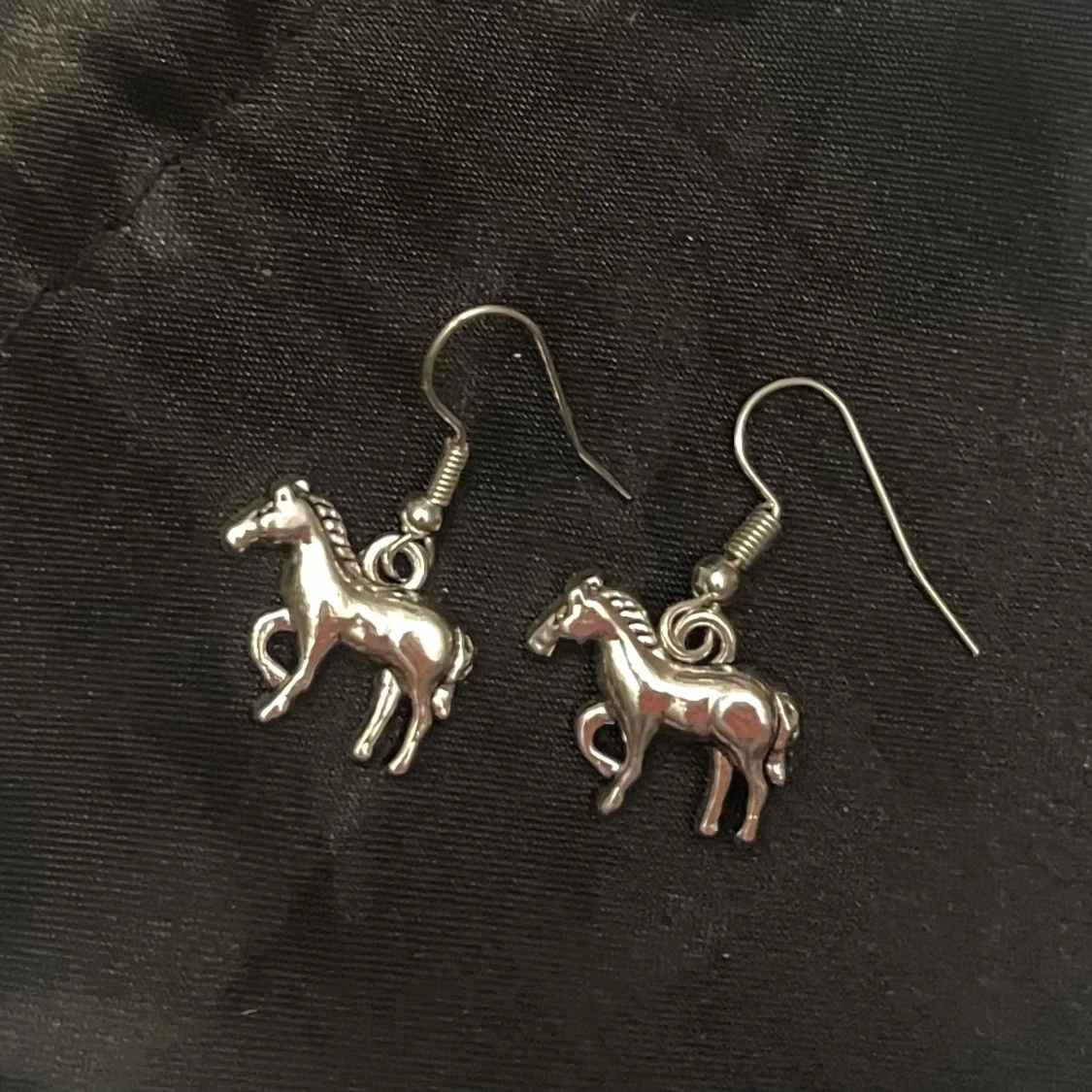 Hästar örhängen silver imitation 