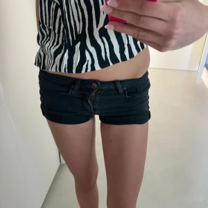 Low waist shorts  - Svarta Low waist shorts från hm.❤️