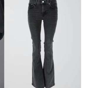 Gråa bootcut jeans - Gråa jaens💕