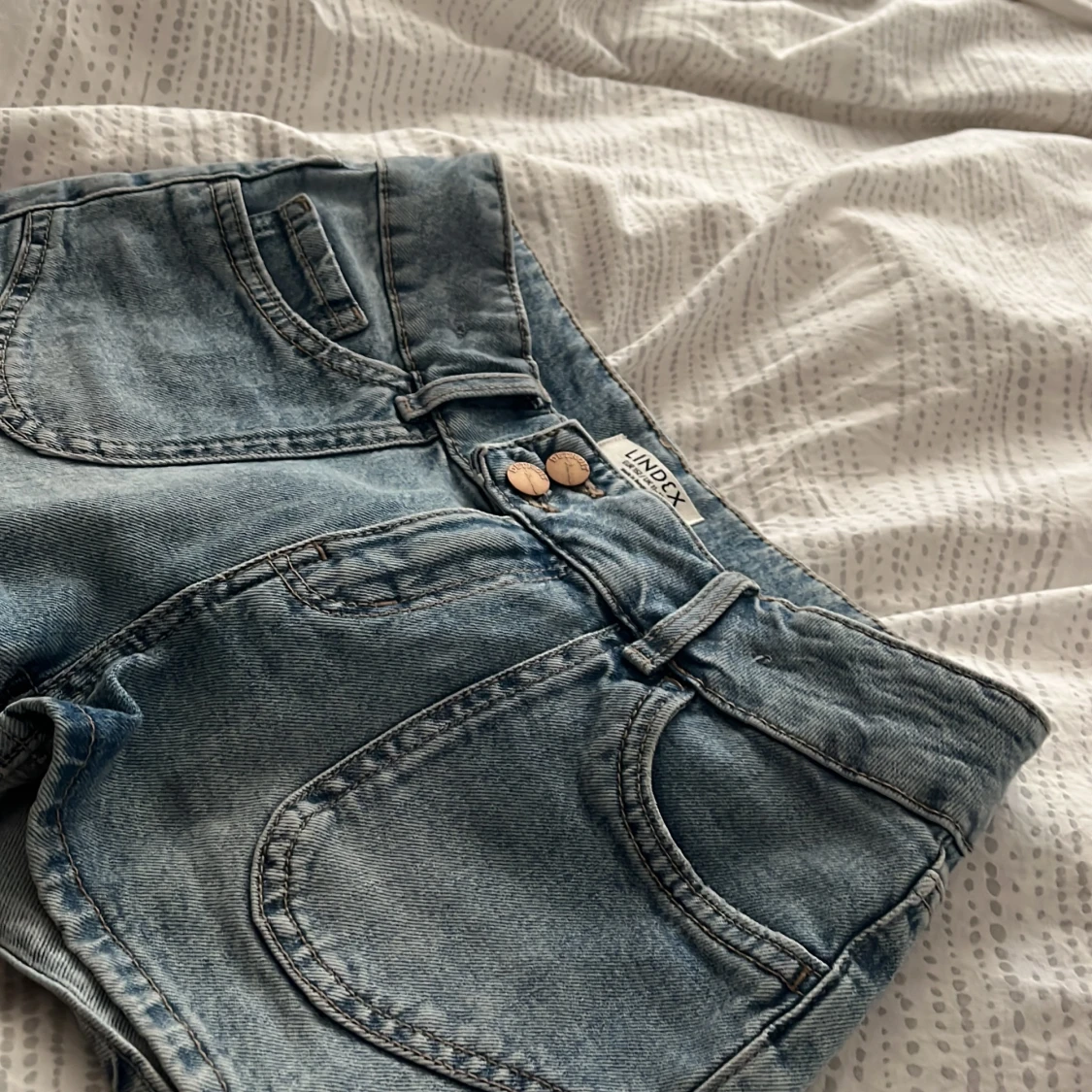 Blå jeansshorts från Lindex - 3