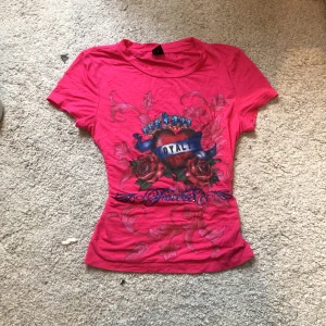 Y2K tight rosa tröja - En rosa tight super snygg tröja! Säljer den för att den inte var min stil längre.