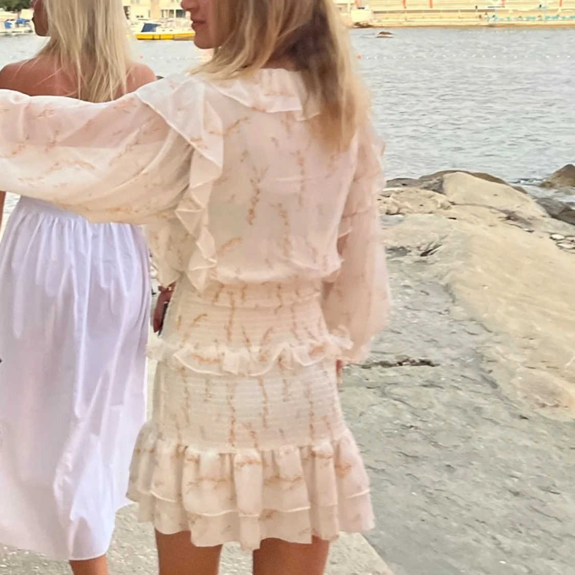 Klänning med volanger  - 2