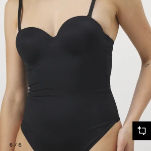 Svart body - Stilren body från dorina! I 75b🤩🤩