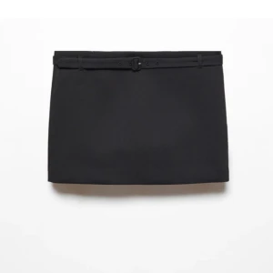 Svart mini kjol från Mango - Svart kort kjol från mango i storlek M, prislapp kvar 