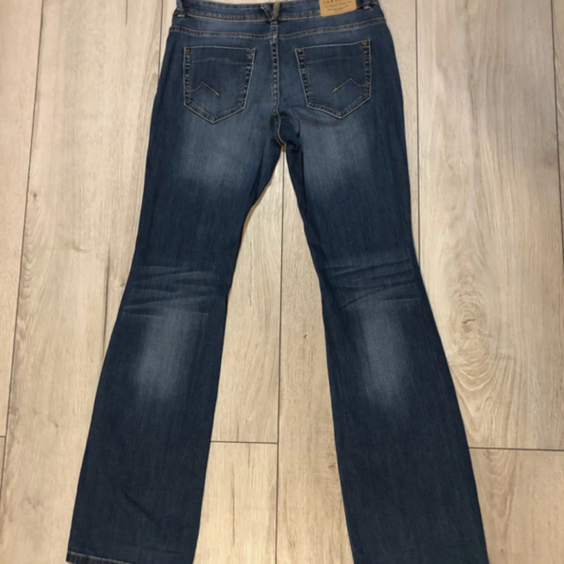 Blå bootcut jeans från Clockhouse - 3