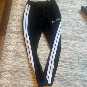 Palm angels pants - Köpta från Palm angels egna sida ! Kvitto finns och tags om jag hittar de.