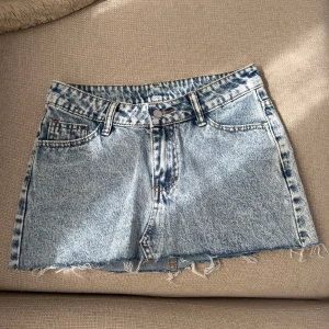 Jeanskjol - Superfin jeanskjol. Oanvänd med lappar kvar