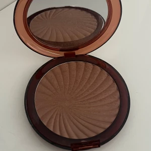 Isadora bronzer - Färgen deep tan 11. Inte kommit till användning!