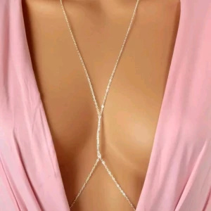 Kropps smycke - Jättefint kropps smycke som passar S-L. Aldrig använd då den var för liten för mig.