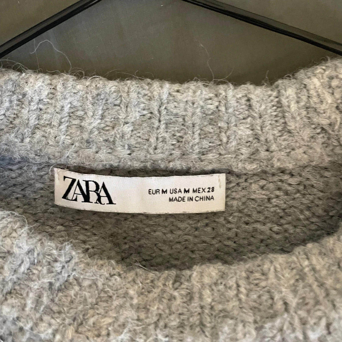 Grå stickad tröja från Zara - 2