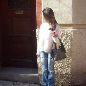 Vit stickad tröja -  mysig vit stickad tröja med rund hals och långa ärmar i ull mix🥰