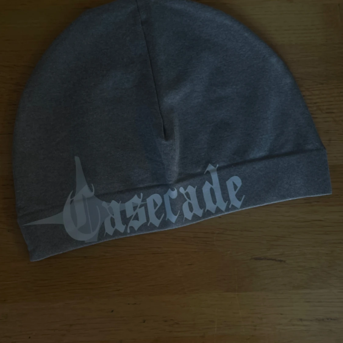 Grå mössa från Cascade - 1