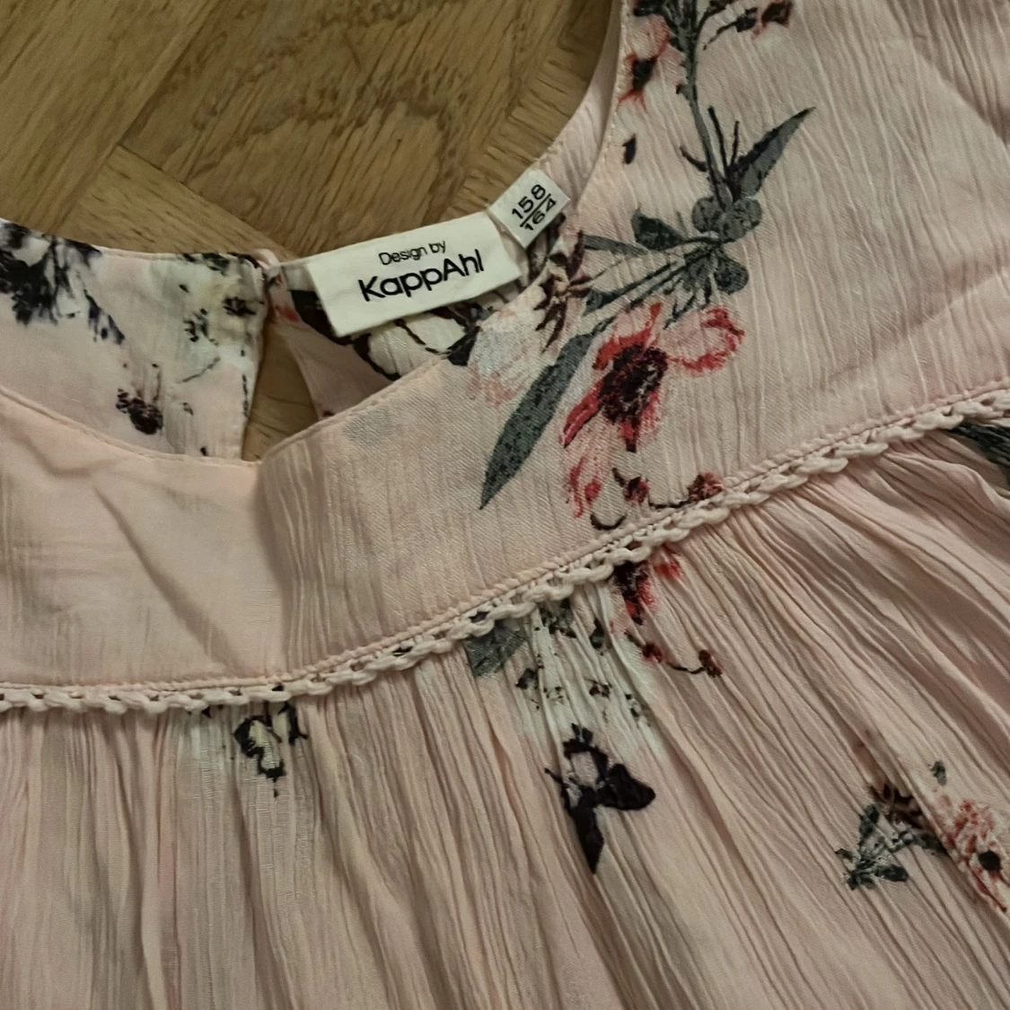 Ljusrosa blommig blus  från KappAhl - 1