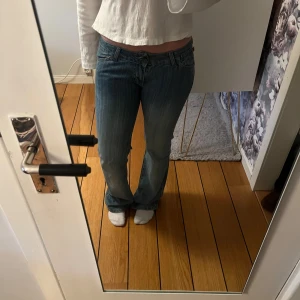 Vintage ”amaz!ng” jeans - Snygga ljusblå superlåga jeans i mycket bra skick 