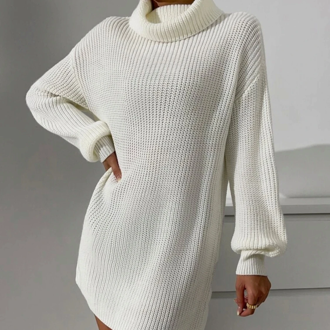 Vit stickad tröjklänning