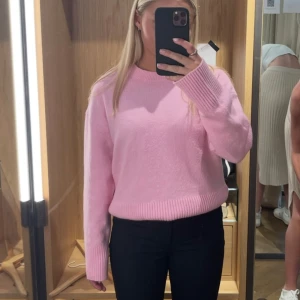 Rosa tröja  - Säljer denna rosa tröja ifrån other stories