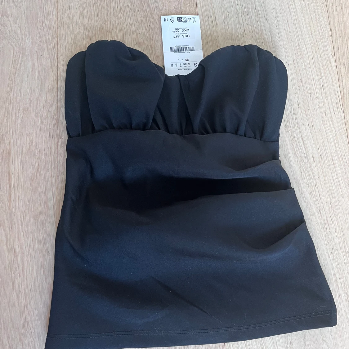 Svart axelbandslös topp - 1