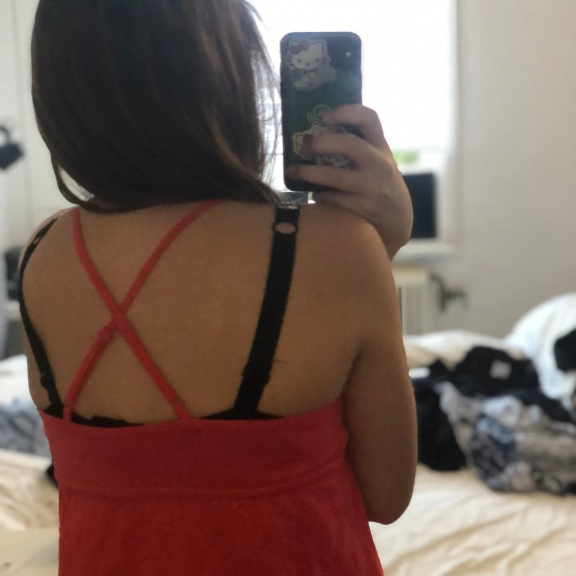 Röd linnetopp med korsade band - 2