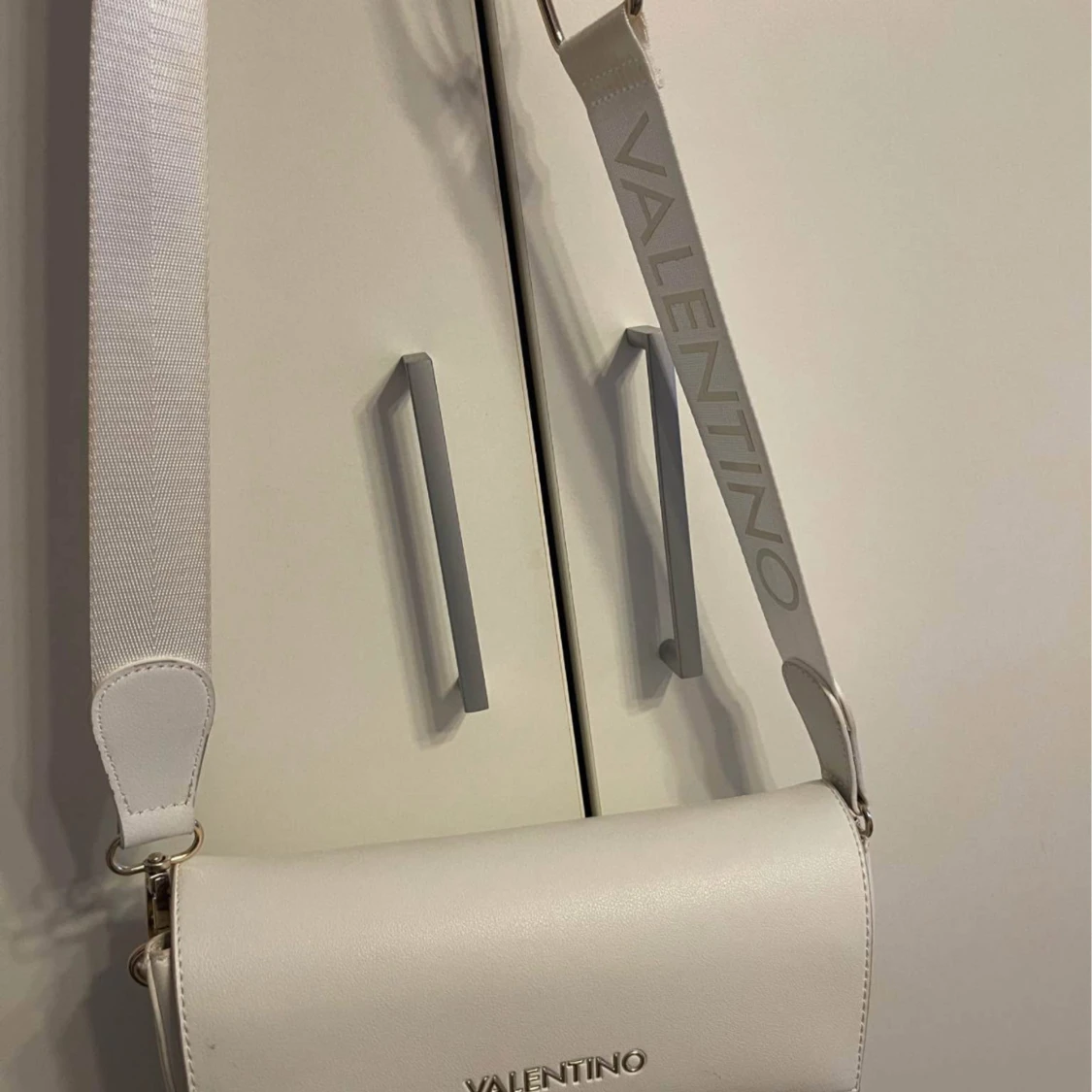 Vit axelväska från Valentino - 1