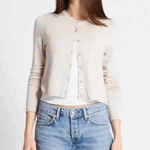 Beige kofta - Superfin beige kofta som inte är använd!