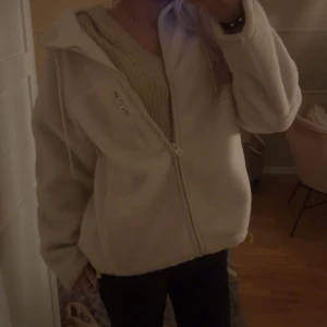 Teddy jacka  - Så söt och varm teddy jacka! Perfekt till våren