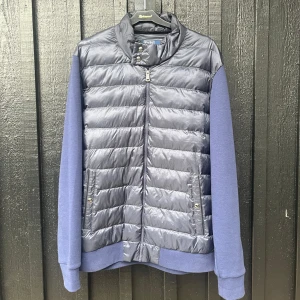 Ralph Lauren Cardigan - Ralph Lauren Cardigan | Jätte fint skick! | Storlek L | Ultimata vårjackan! | Vid övriga frågor eller funderingar så finns vi i DM!🙌🏼 Mvh PLUGMANIA 👟