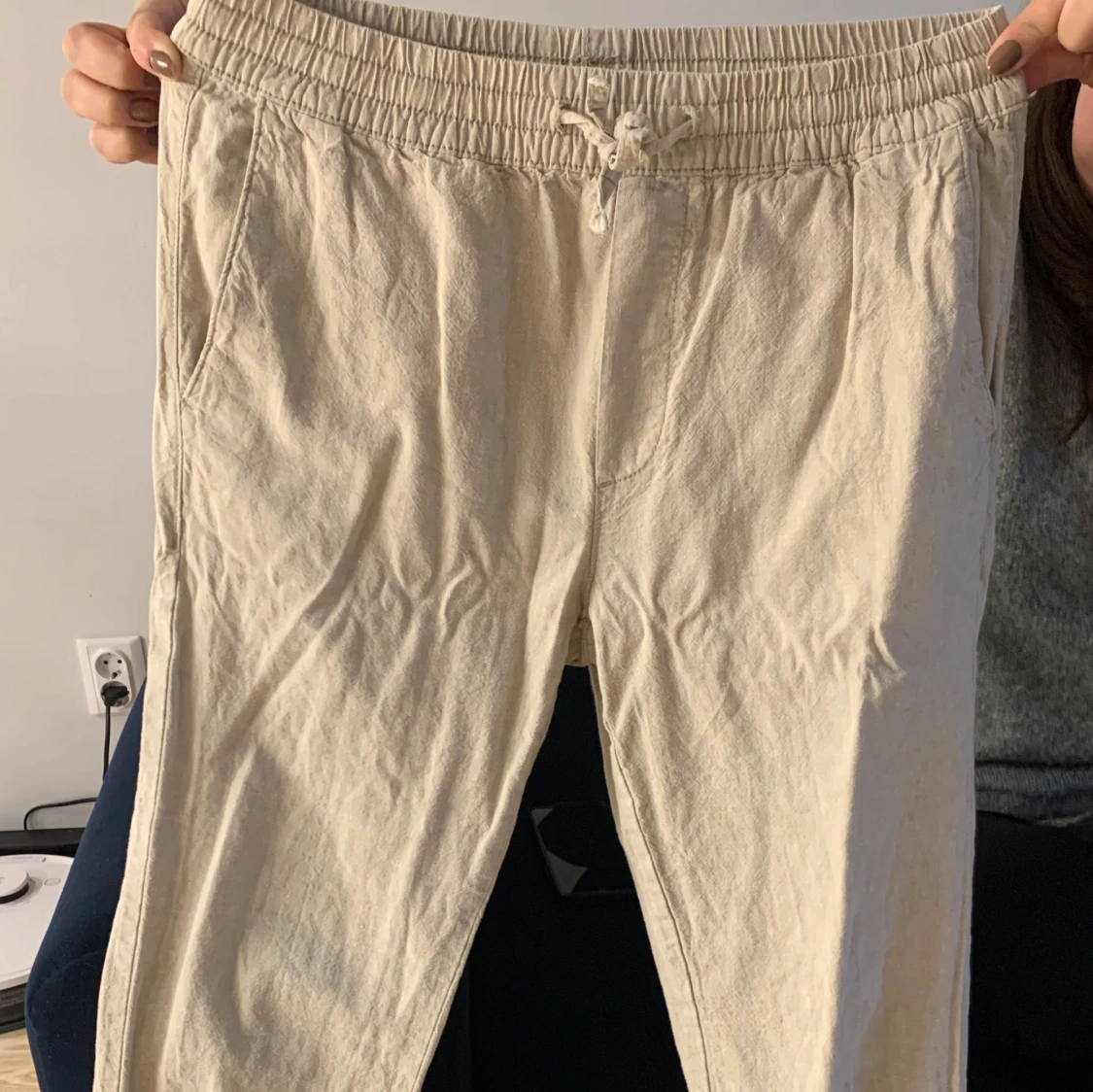 Beige linnebyxor med resårmidja - 1