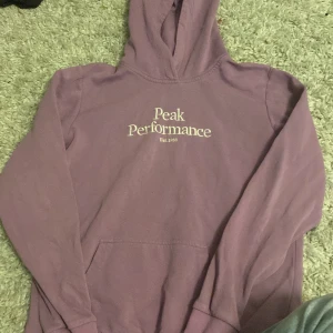 Peak hoodie - Använd 1 gång inga hål eller fläckar