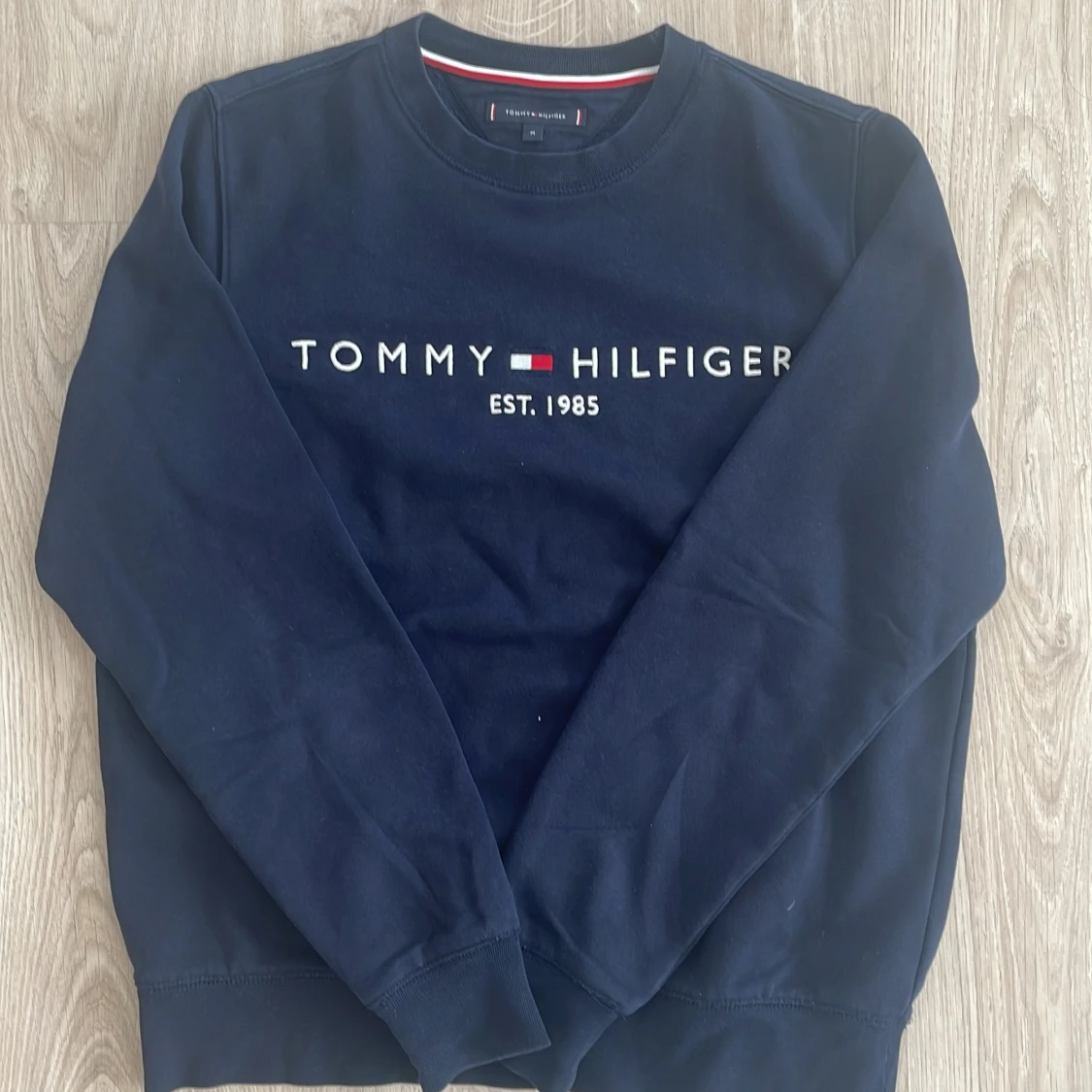 Mörkblå sweatshirt från Tommy Hilfiger