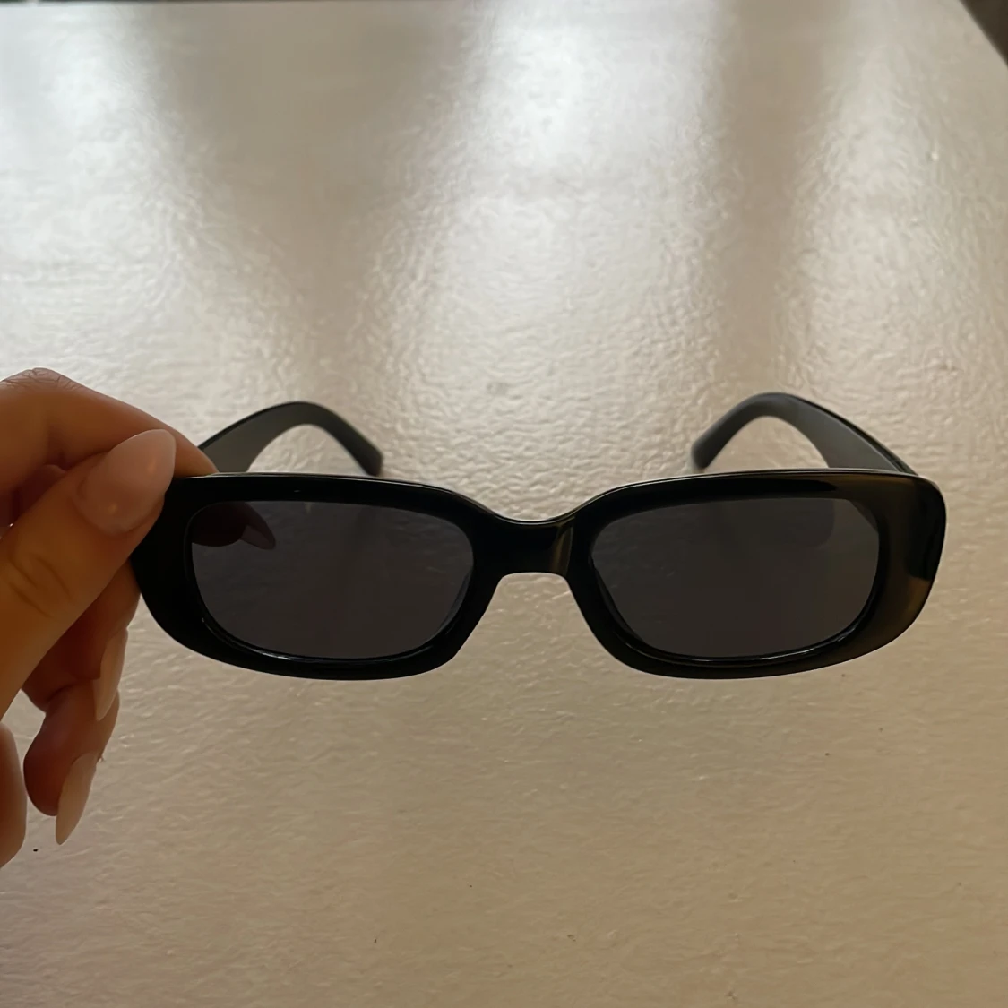 Svarta rektangulära solglasögon - 1