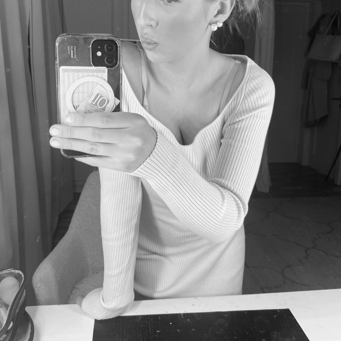 Ljusribbad långklänning med fyrkantig ringning - 2