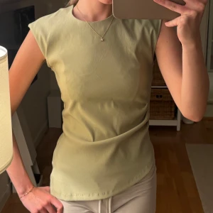 Grön topp - Superfin grön topp från Zara 