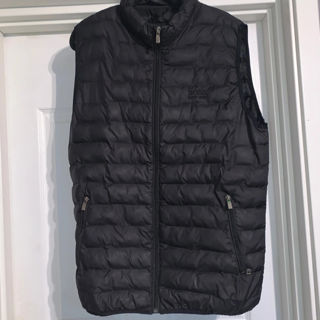 Svart dunväst från BOSS - 1