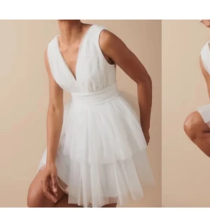 Vit klänning från gina  - Student klänning från Gina Tricot. ”tulle mini dress” slutsåld på hemsidan.  Kom privat för fler bilder eller frågor💗säljer då jag köpte en annan!