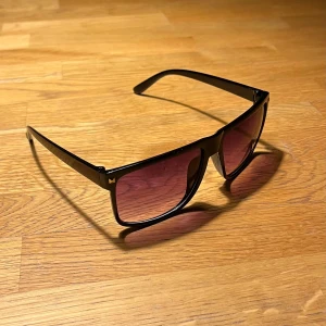 Grisch Glasögon  - Skick 10/10 (helt nya) | svarta | pris kan diskuteras vid snabb affär.