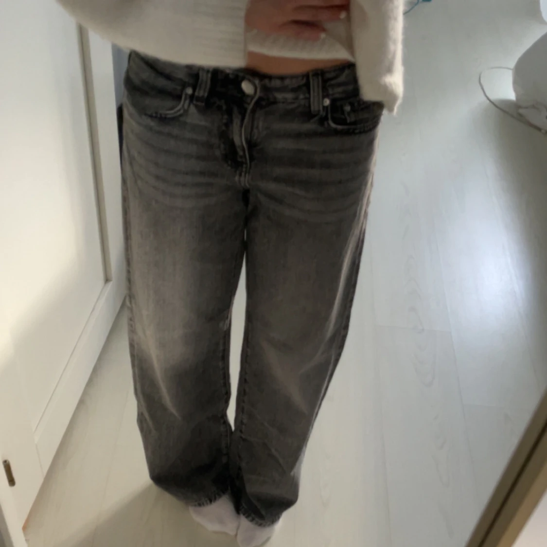 Gråa wide leg jeans från Perfect Jeans - Gina Tricot  - 4