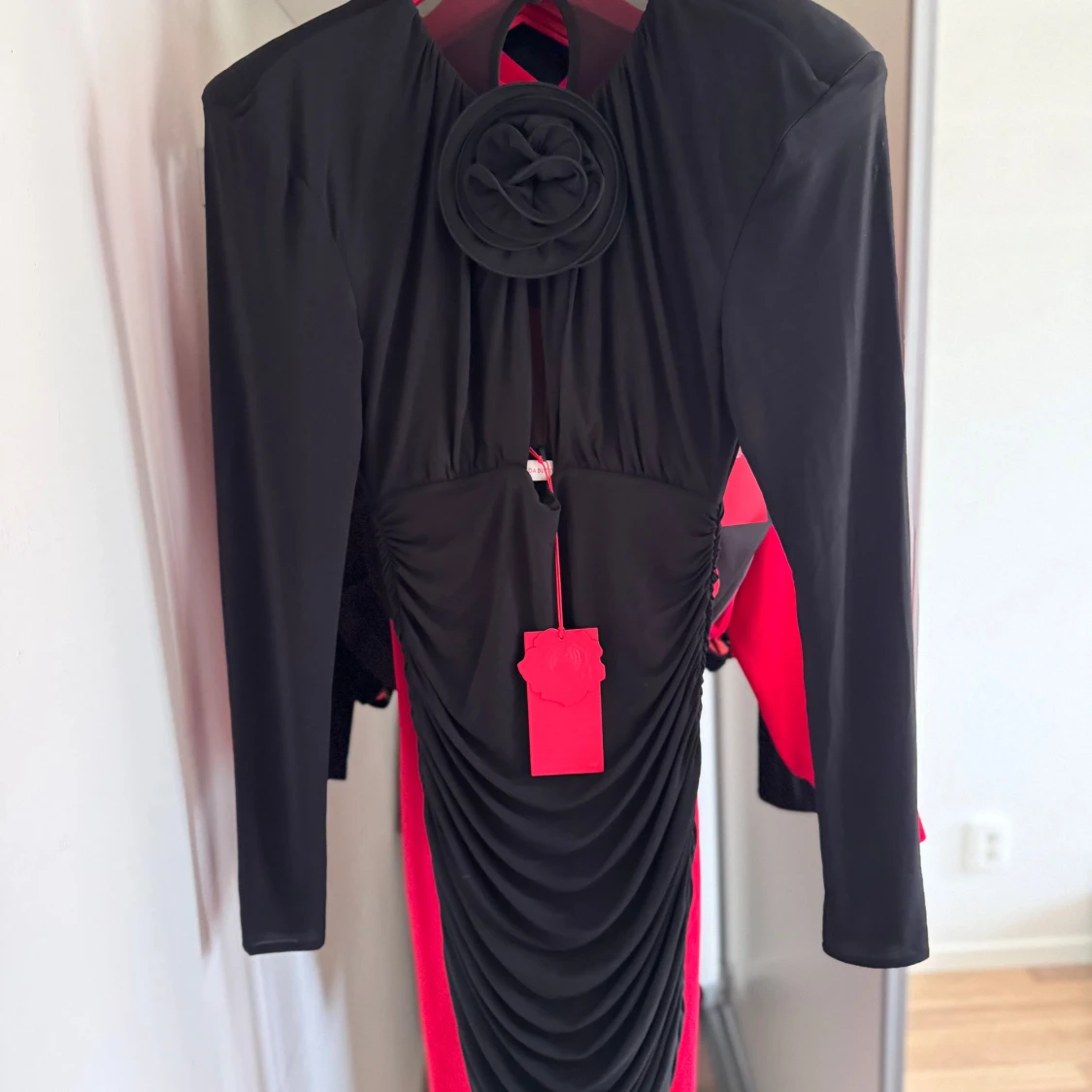 Svart långärmad klänning med rosettdetalj Magda Butrym H&M - 2